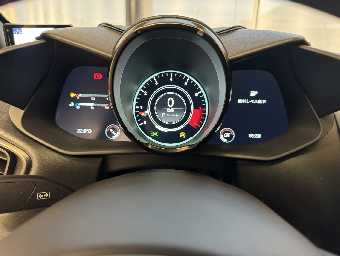 ASTON MARTIN DBS 2019 Image 39