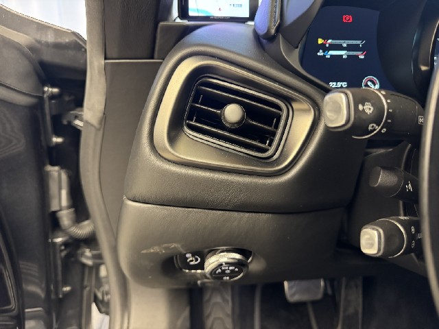 ASTON MARTIN DBS 2019 Image 46