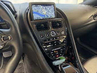 ASTON MARTIN DBS 2019 Image 41