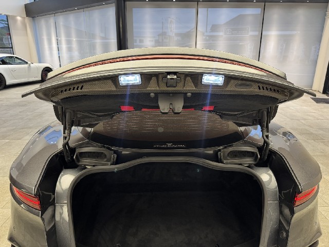 ASTON MARTIN DBS 2019 Image 56
