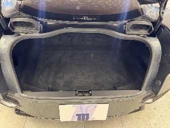 ASTON MARTIN DBS 2019 Image 51