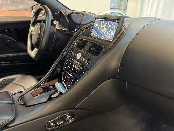 ASTON MARTIN DBS 2019 Image 52