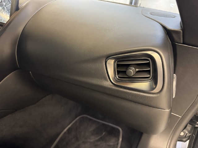 ASTON MARTIN DBS 2019 Image 59