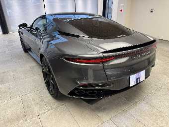 ASTON MARTIN DBS 2019 Image 7