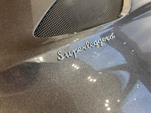 ASTON MARTIN DBS 2019 Image 61