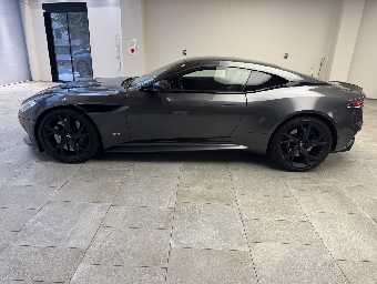 ASTON MARTIN DBS 2019 Image 8