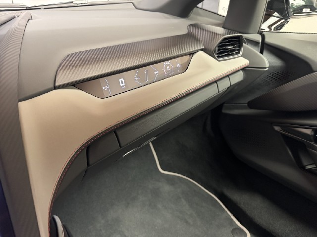 LAMBORGHINI REVUELTO 2025 Image 65