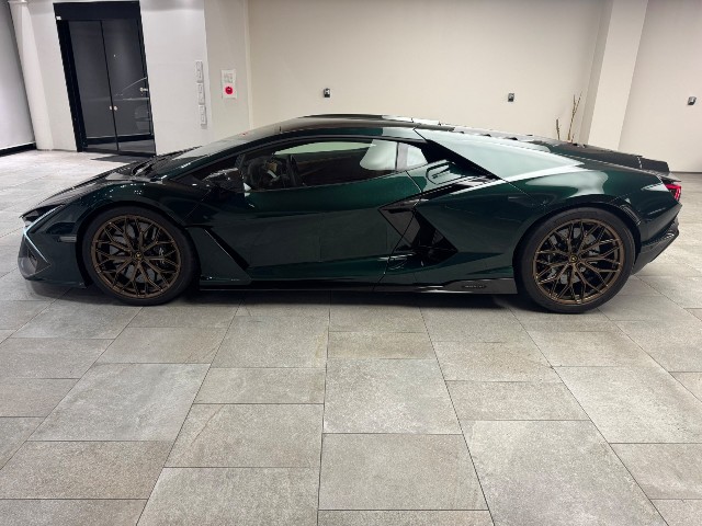 LAMBORGHINI REVUELTO 2025 Image 22