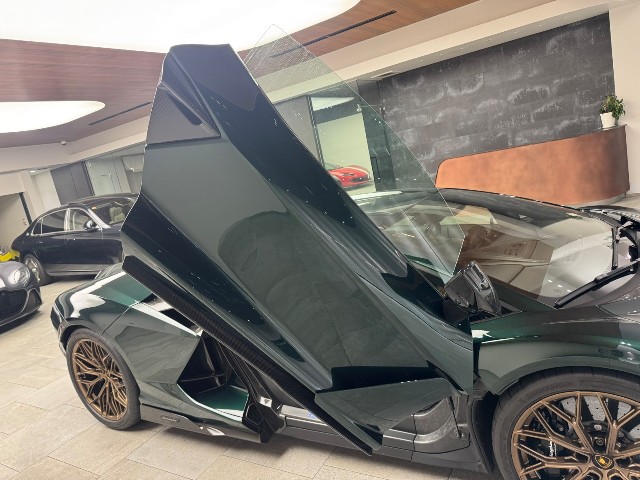 LAMBORGHINI REVUELTO 2025 Image 30