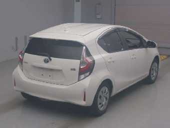 TOYOTA AQUA 2021 Image 2