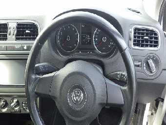 VOLKSWAGEN POLO 2013 Image 6