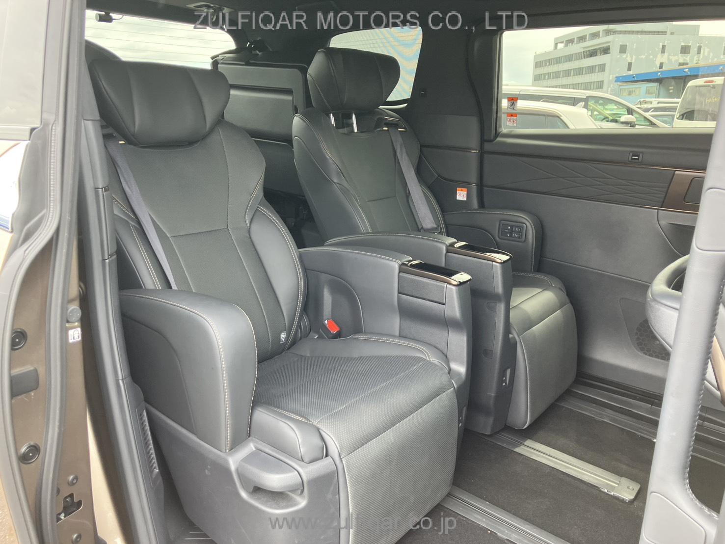 TOYOTA ALPHARD 2024 Image 9