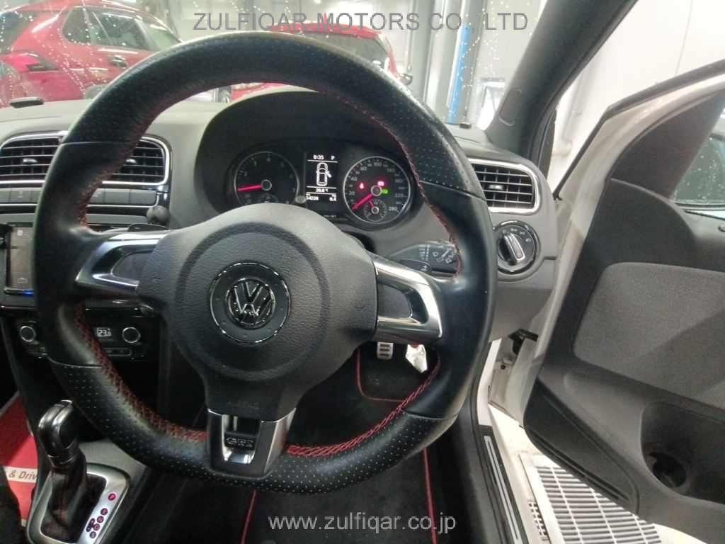 VOLKSWAGEN POLO 2013 Image 9