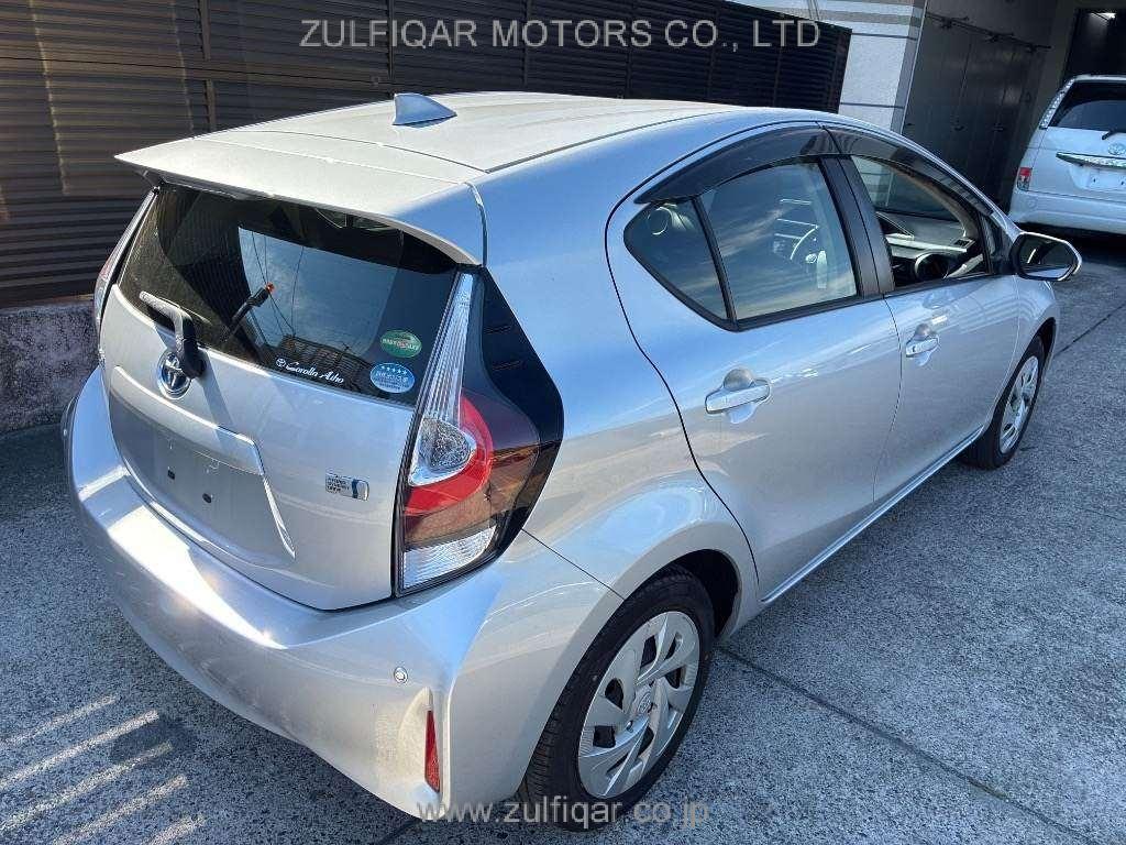 TOYOTA AQUA 2021 Image 2