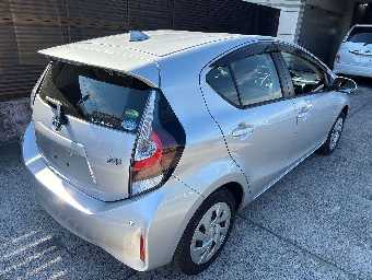 TOYOTA AQUA 2021 Image 2