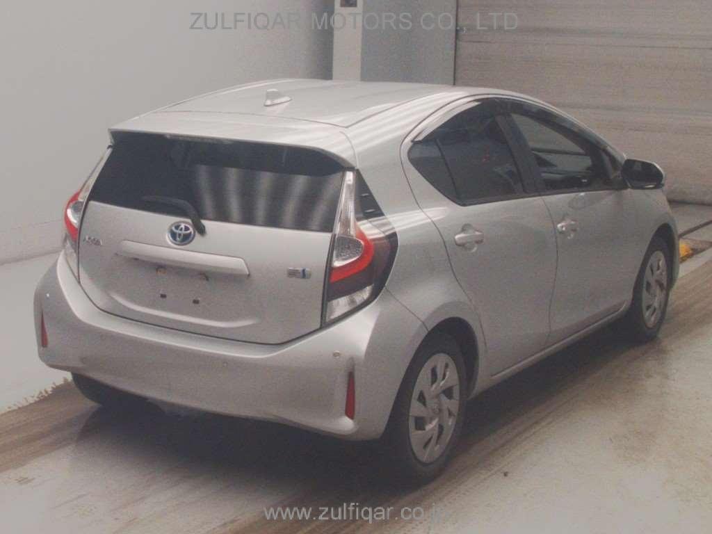 TOYOTA AQUA 2021 Image 2