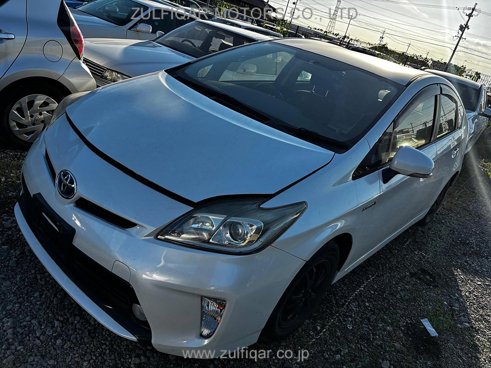 TOYOTA PRIUS 2015 Image 2