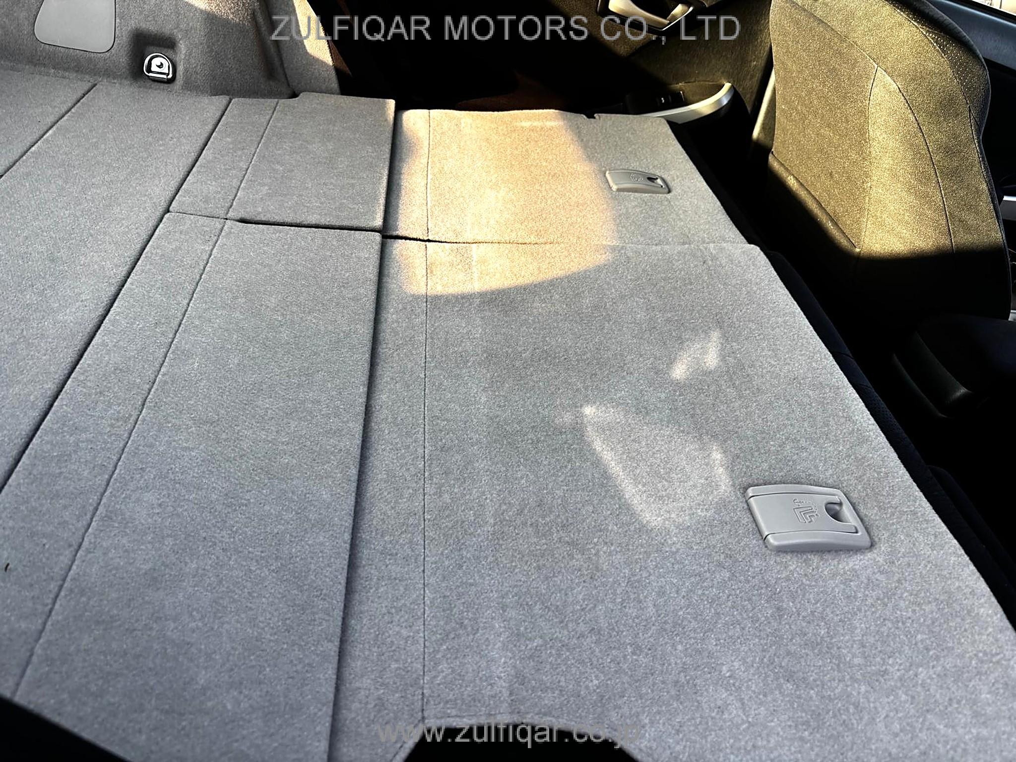 TOYOTA PRIUS 2015 Image 11