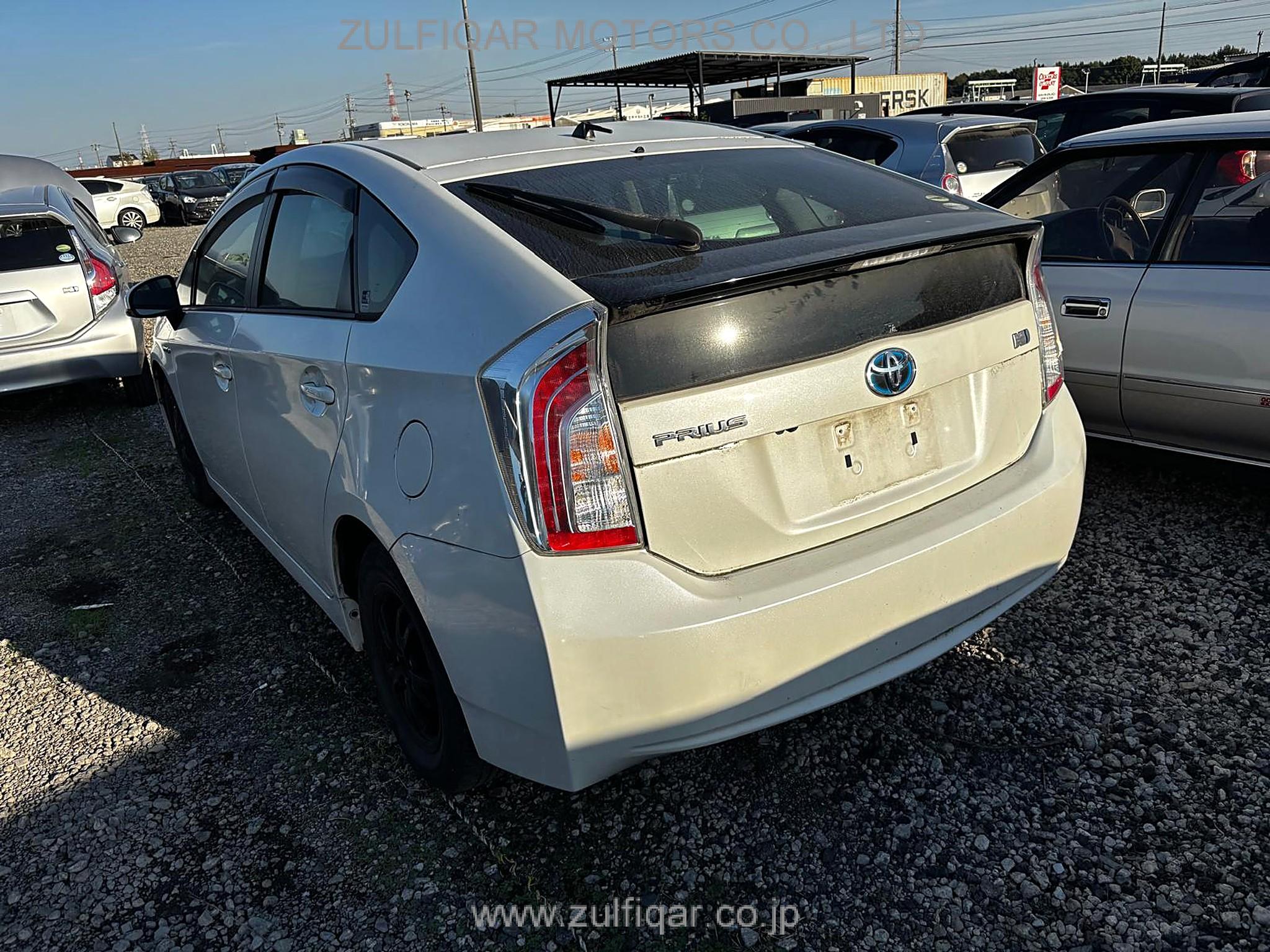 TOYOTA PRIUS 2015 Image 4