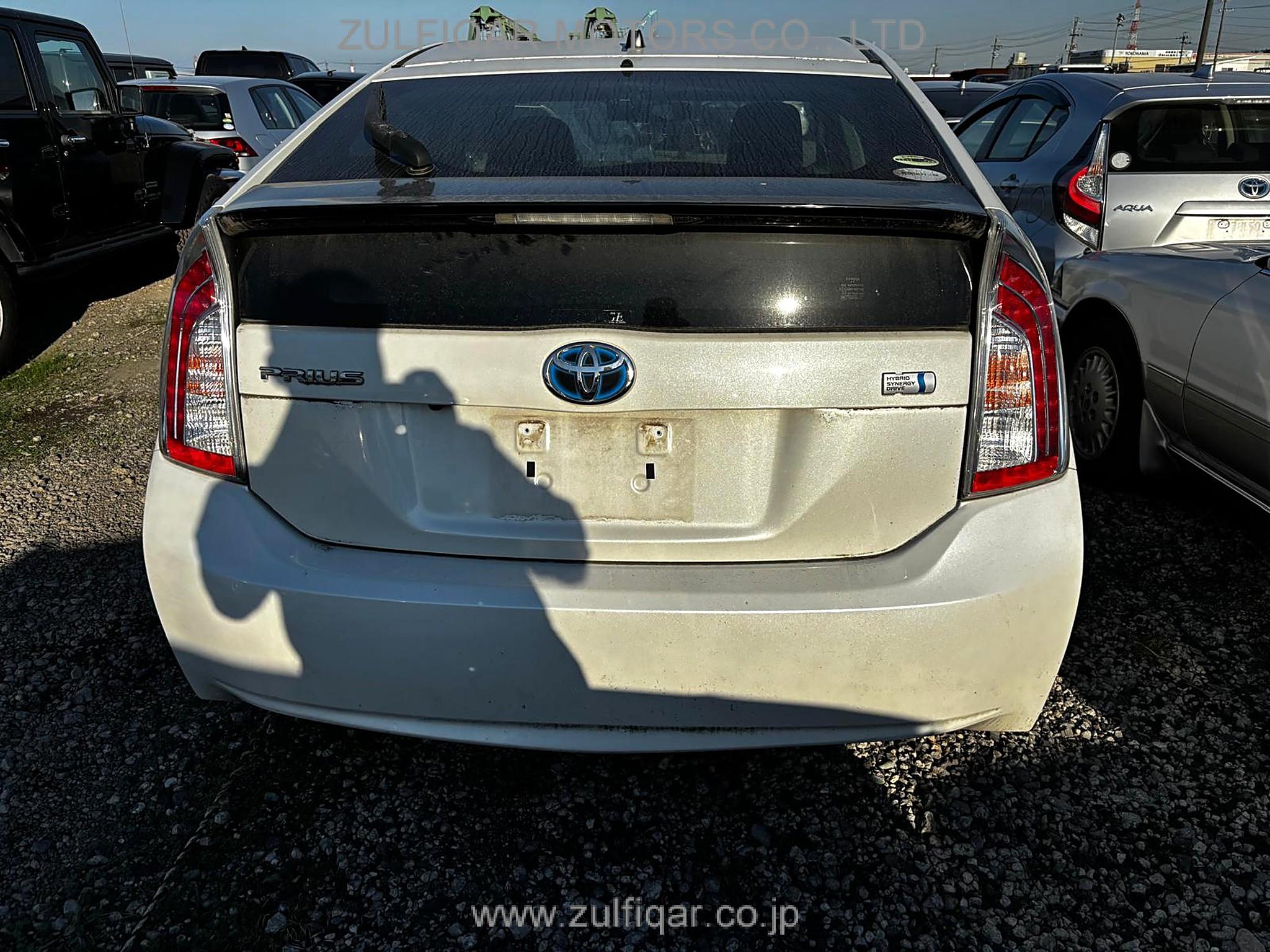 TOYOTA PRIUS 2015 Image 6