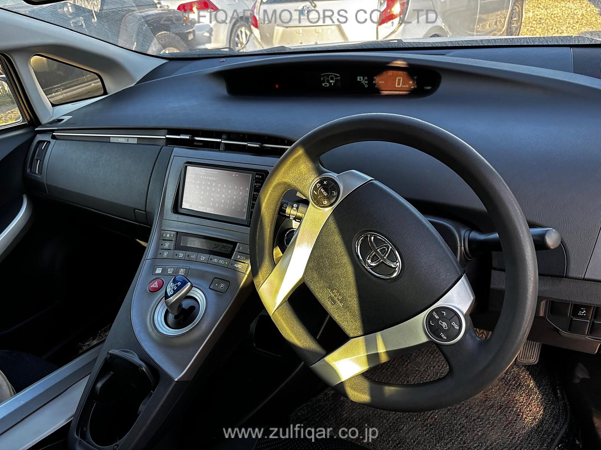 TOYOTA PRIUS 2015 Image 7