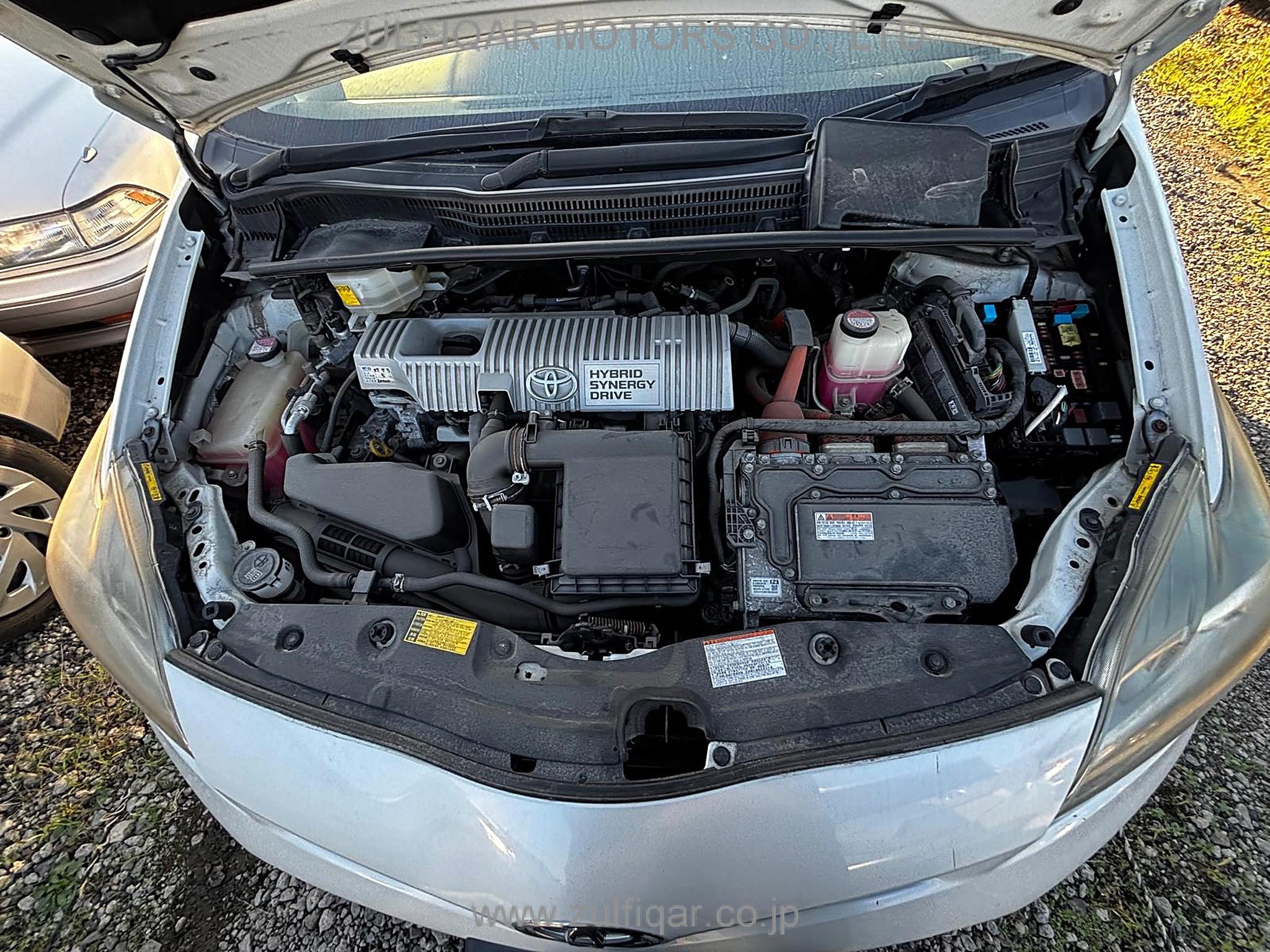 TOYOTA PRIUS 2015 Image 10