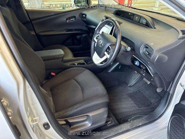 TOYOTA PRIUS 2017 Image 5