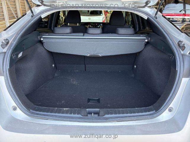 TOYOTA PRIUS 2017 Image 8