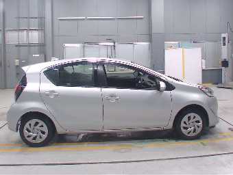 TOYOTA AQUA 2021 Image 3
