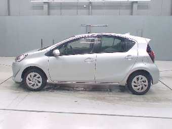 TOYOTA AQUA 2021 Image 4