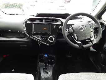 TOYOTA AQUA 2021 Image 9