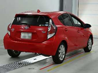 TOYOTA AQUA 2015 Image 2