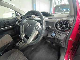 TOYOTA AQUA 2015 Image 9
