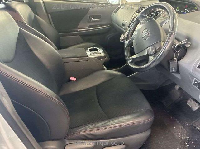 TOYOTA PRIUS ALPHA 2014 Image 5