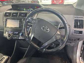 TOYOTA PRIUS ALPHA 2014 Image 6