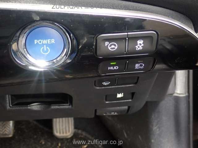 TOYOTA PRIUS 2019 Image 8