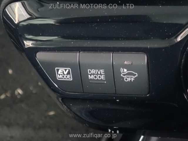 TOYOTA PRIUS 2019 Image 9