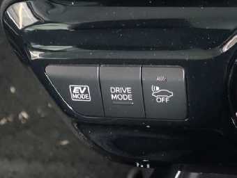 TOYOTA PRIUS 2019 Image 8