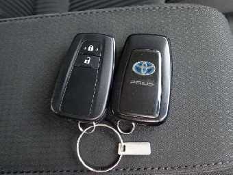 TOYOTA PRIUS 2019 Image 9