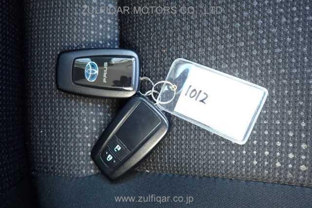 TOYOTA PRIUS 2020 Image 8