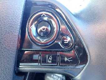 TOYOTA PRIUS 2020 Image 8