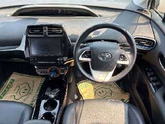 TOYOTA PRIUS 2018 Image 8