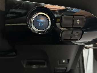 TOYOTA PRIUS 2019 Image 6