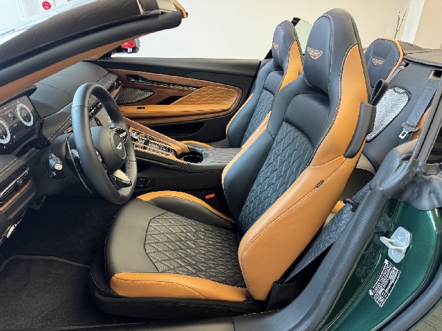 ASTON MARTIN DB12 2024 Image 25