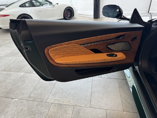 ASTON MARTIN DB12 2024 Image 27