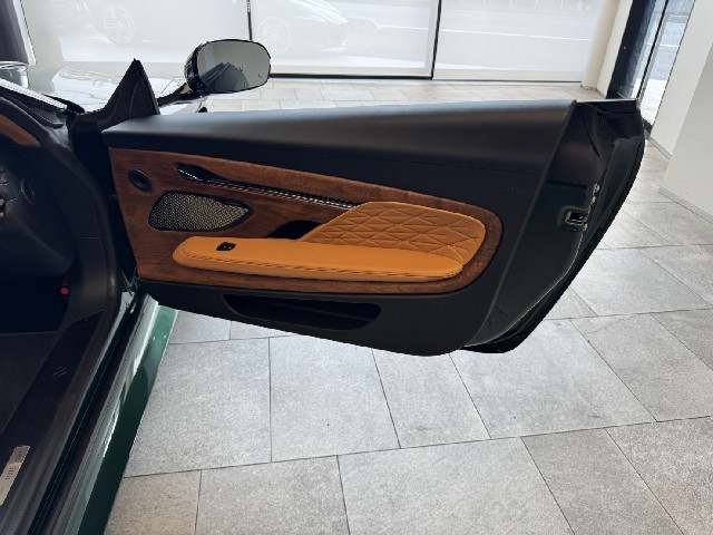 ASTON MARTIN DB12 2024 Image 31