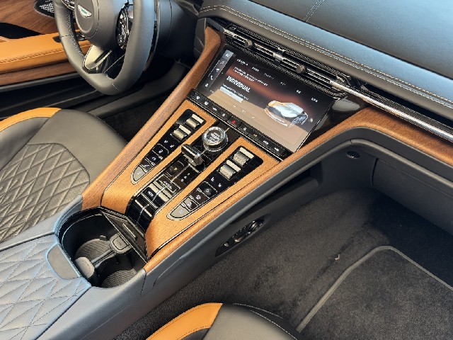 ASTON MARTIN DB12 2024 Image 49