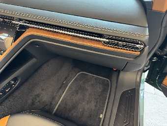 ASTON MARTIN DB12 2024 Image 43