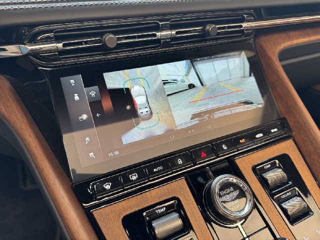 ASTON MARTIN DB12 2024 Image 64