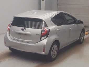 TOYOTA AQUA 2021 Image 2